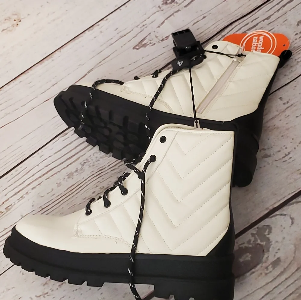 Wonder Nation girl's quilted combat boots with non-marking outsole ivory size 4